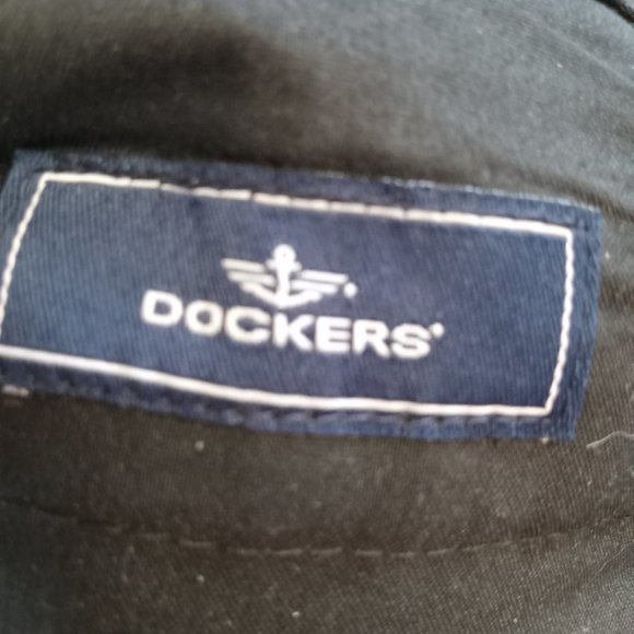 Dockers Relaxed Fit Pleated Pants - Picture 3 of 6